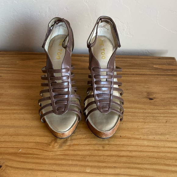 Me Too brown sandals wedges - Picture 1 of 9